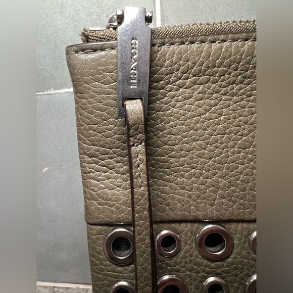 COACH Leather Grommet Chain Crossbody bag 🩶💚 - Picture 5 of 9